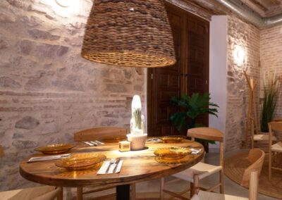 Perro Viejo à Malaga, un endroit privilégié et une carte exquise | MisterWils, furniture for free souls. 6