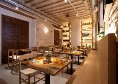 Perro Viejo à Malaga, un endroit privilégié et une carte exquise | MisterWils, furniture for free souls. 8