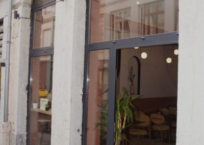 Babine, situé dans l'un des quartiers les plus animés de Lyon, est un bistro français moderne aux influences art déco 1