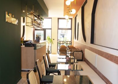 Babine, situé dans l'un des quartiers les plus animés de Lyon, est un bistro français moderne aux influences art déco 11