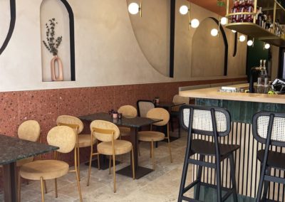 Babine, situé dans l'un des quartiers les plus animés de Lyon, est un bistro français moderne aux influences art déco 14