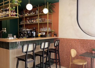 Babine, situé dans l'un des quartiers les plus animés de Lyon, est un bistro français moderne aux influences art déco 15