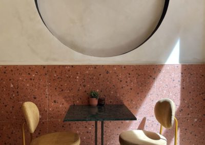 Babine, situé dans l'un des quartiers les plus animés de Lyon, est un bistro français moderne aux influences art déco 17