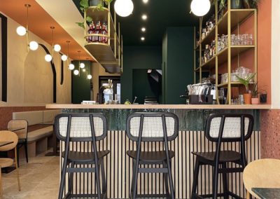 Babine, situé dans l'un des quartiers les plus animés de Lyon, est un bistro français moderne aux influences art déco 18