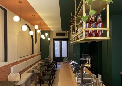 Babine, situé dans l'un des quartiers les plus animés de Lyon, est un bistro français moderne aux influences art déco 20