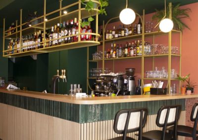 Babine, situé dans l'un des quartiers les plus animés de Lyon, est un bistro français moderne aux influences art déco 4