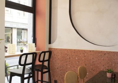 Babine, situé dans l'un des quartiers les plus animés de Lyon, est un bistro français moderne aux influences art déco 5