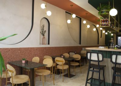 Babine, situé dans l'un des quartiers les plus animés de Lyon, est un bistro français moderne aux influences art déco 6