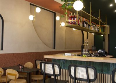 Babine, situé dans l'un des quartiers les plus animés de Lyon, est un bistro français moderne aux influences art déco 7