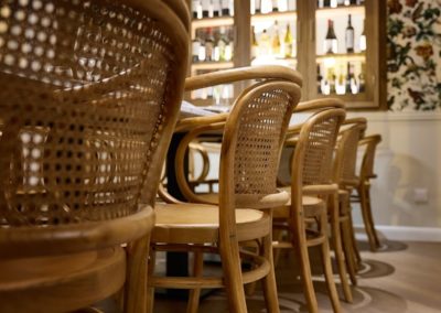 Ce restaurant est situé dans une maison sévillane dans le plus pur style de l'architecture andalouse, son intérieur est une explosion de détails. 3