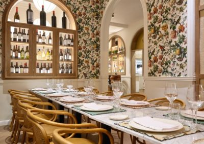 Ce restaurant est situé dans une maison sévillane dans le plus pur style de l'architecture andalouse, son intérieur est une explosion de détails. 5