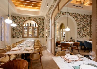 Ce restaurant est situé dans une maison sévillane dans le plus pur style de l'architecture andalouse, son intérieur est une explosion de détails. 7