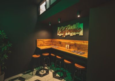 Changement d'image, mais leurs burgers restent les mêmes | MisterWils, furniture for free souls 2