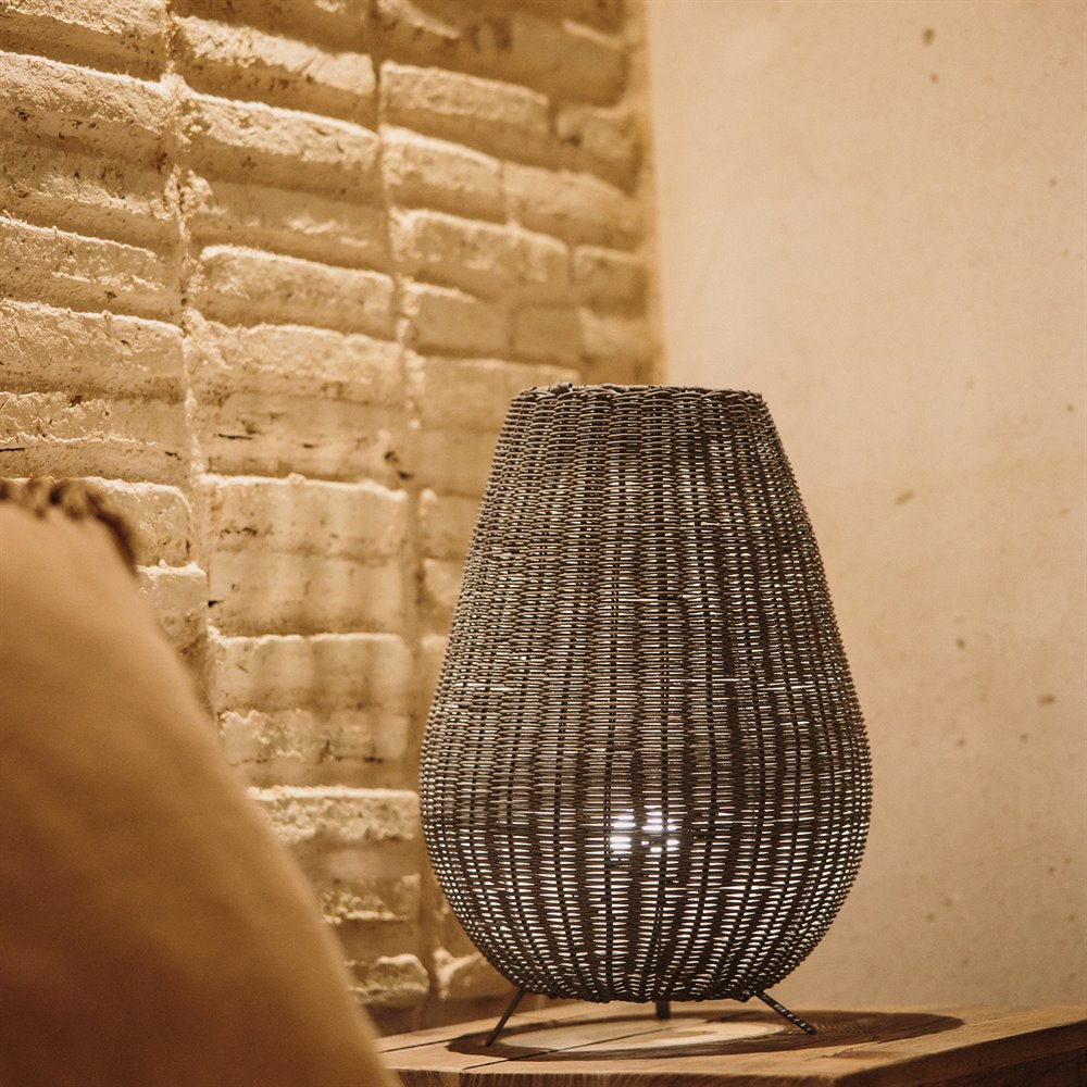 misterwils-session-arteka LAMPE DE TABLE ARTEKA en rotin de style Scandinave | Trouvez-la chez MisterWils. Plus de 4000m² d'exposition. 2