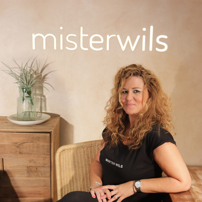 Buffets, étagères, luminaires, tables, chaises, canapés, tabourets... MisterWils. Plus de 4000m² d'exposition. 101