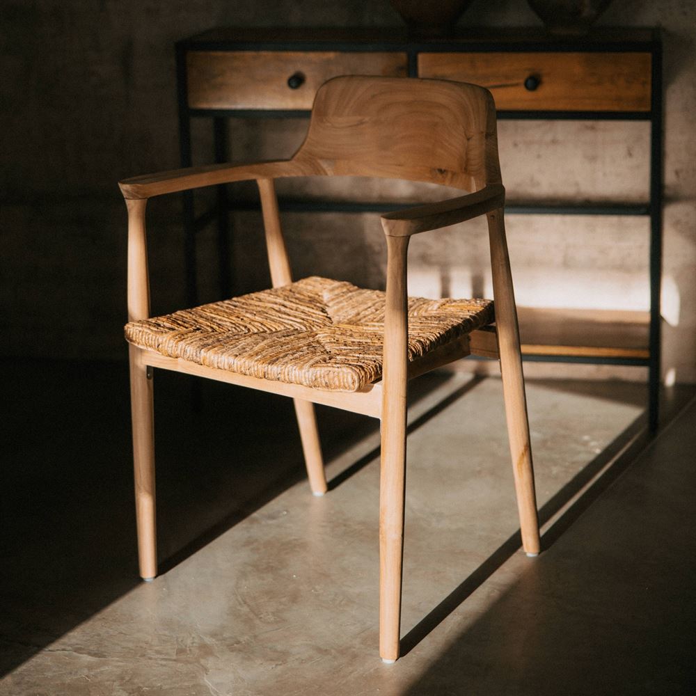 misterwils-session-photo-chaise-bois-mandalay CHAISE EN BOIS MANDALAY, de style nordique | Trouvez-la chez MisterWils. Plus de 4000m² d'exposition. 5