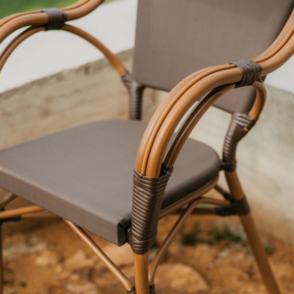 misterwils-session-photo-chaise-exterieur-tender-2 CHAISE D'EXTÉRIEUR TENDER, de style Bistrot | Trouvez-la chez MisterWils. Plus de 4000m² d'exposition. Shooting photo 2