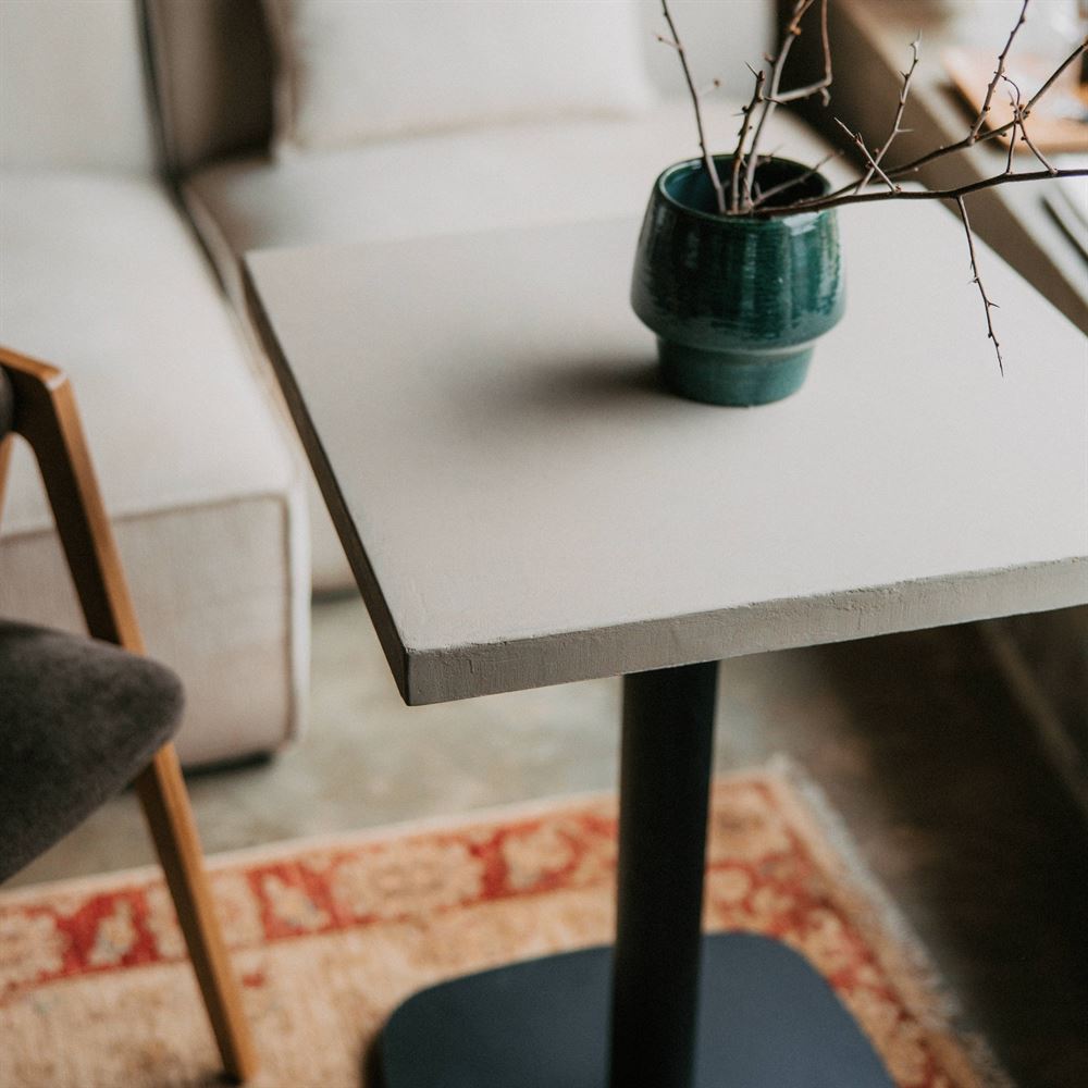 misterwils-session-photo-structure-erudy-plateau-hormigo-2 PLATEAU POUR TABLE HORMIGO, style contemporain | Trouvez-la chez MisterWils. Plus de 4000m² d'exposition. 8