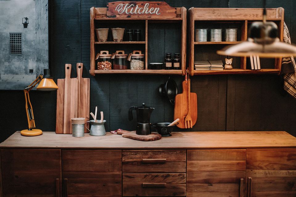 Rénover sa cuisine avec de l'inspiration et des meubles tendance est essentiel, voici 4 styles très tendance pour rénover votre cuisine. 1