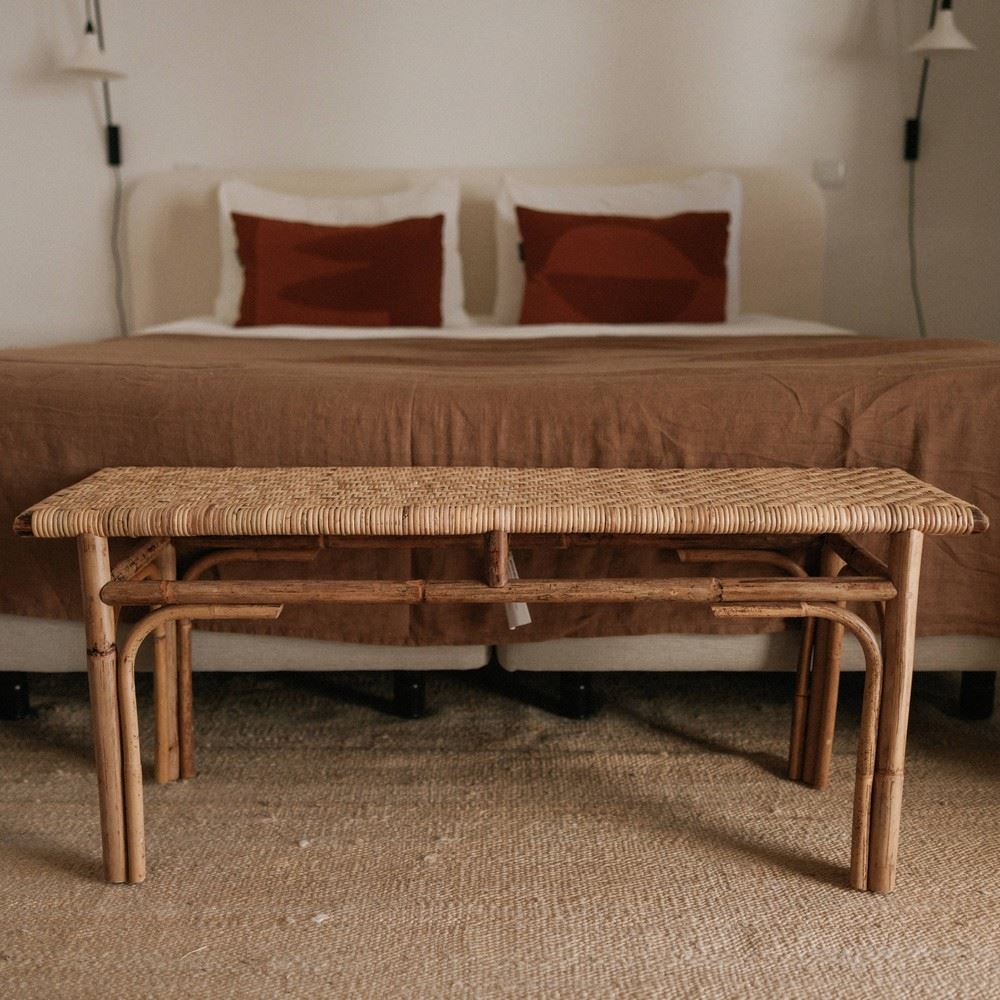 misterwils-session-photos-portugal-ete-banc-theo-3 BANC EN ROTIN NATUREL THEO, style méditerranéen | Trouvez-la chez MisterWils. Plus de 4000m² d'exposition. 3 Session Photos Portugal Été 2024