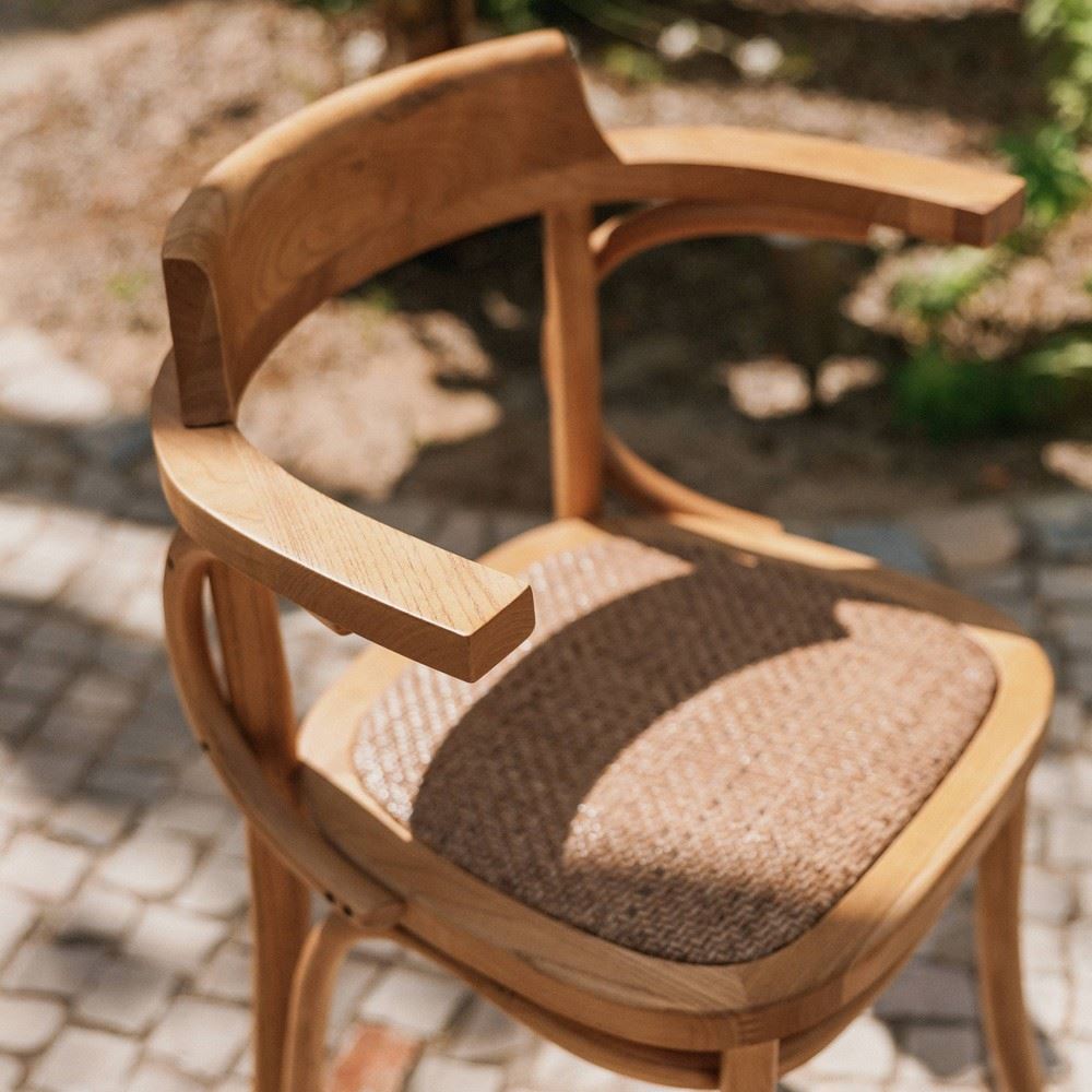 misterwils-session-photos-portugal-ete-chaise-ematty-2 CHAISE EN BOIS EMATTY | Trouvez-la chez MisterWils. Plus de 4000m² d'exposition. 2 Session Photos Portugal Été 2024