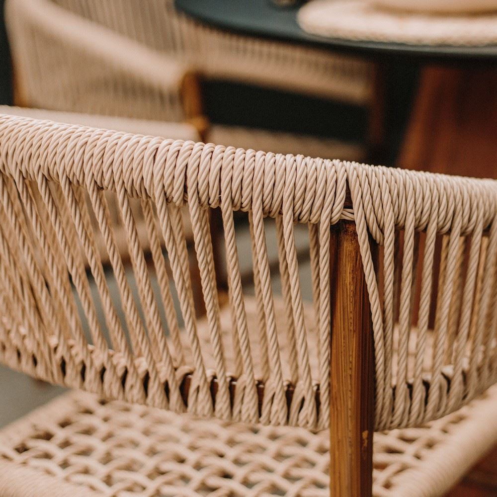 misterwils-session-photos-triangulo-chaise-vivian CHAISE EN CORDE ET MÉTAL VIVIAN de style Japandi 1 Session Photos Triangulo