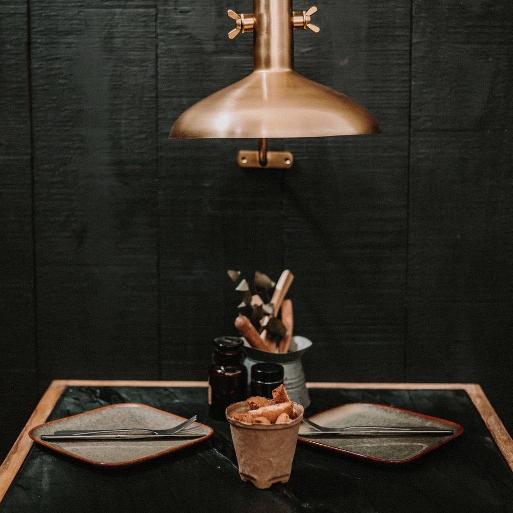 misterwils-session-photos-triangulo-plateau-davox-applique-karish PLATEAU EN MARBRE ET EN BOIS DAVOX NOIR Session Photos Triangulo