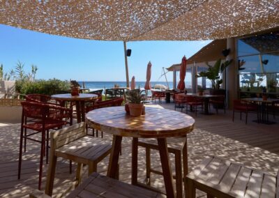 Oyana, un restaurant sur la plage d’essence 100% méditerranéenne | Architecture d'intérieur, MisterWils. Plus de 4000m² d'exposition. 4
