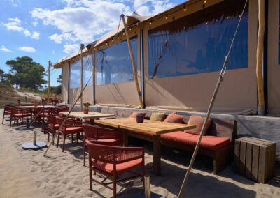 Oyana, un restaurant sur la plage d’essence 100% méditerranéenne | Architecture d'intérieur, MisterWils. Plus de 4000m² d'exposition. 6