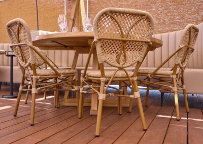 Détails du mobilier du restaurant Fango