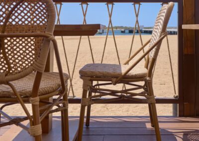 chaise en rotin synthétique terrasse restaurant fango