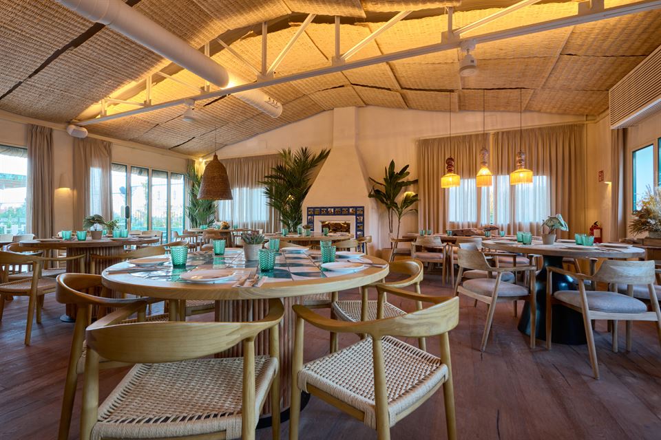 salon avec mobilier restaurant Hermanos Guadalupe