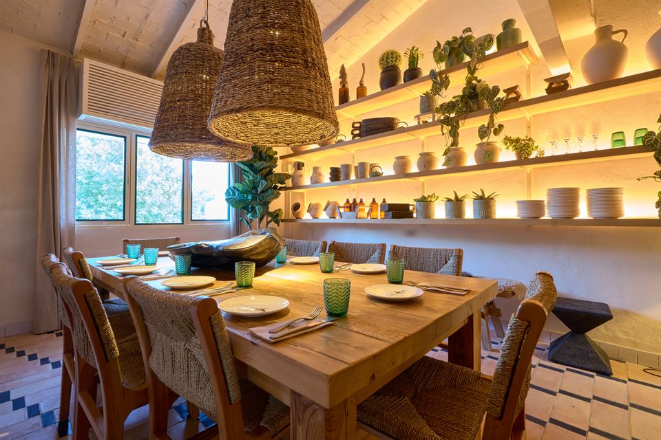 Mobilier naturel dans le restaurant Hermanos Guadalupe