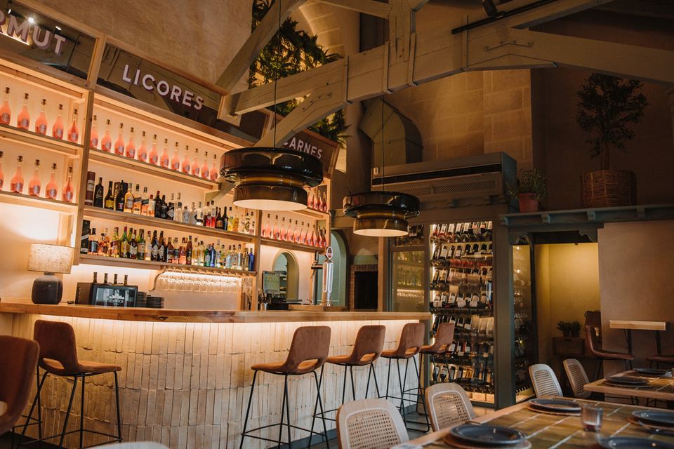 Découvrez 5 idées de décoration innovantes pour les restaurants en 2025 et renouvelez votre espace avec les dernières tendances. 10