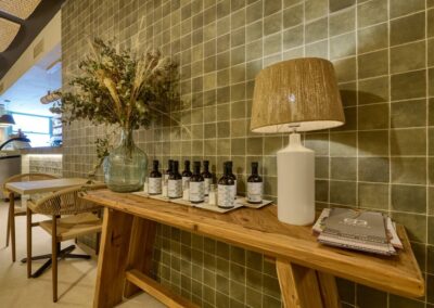 Cafétéria méditerranéenne dans la Sierra de Malaga | MisterWils, furniture for free souls, projet d'architecture d'intérieur, design 3