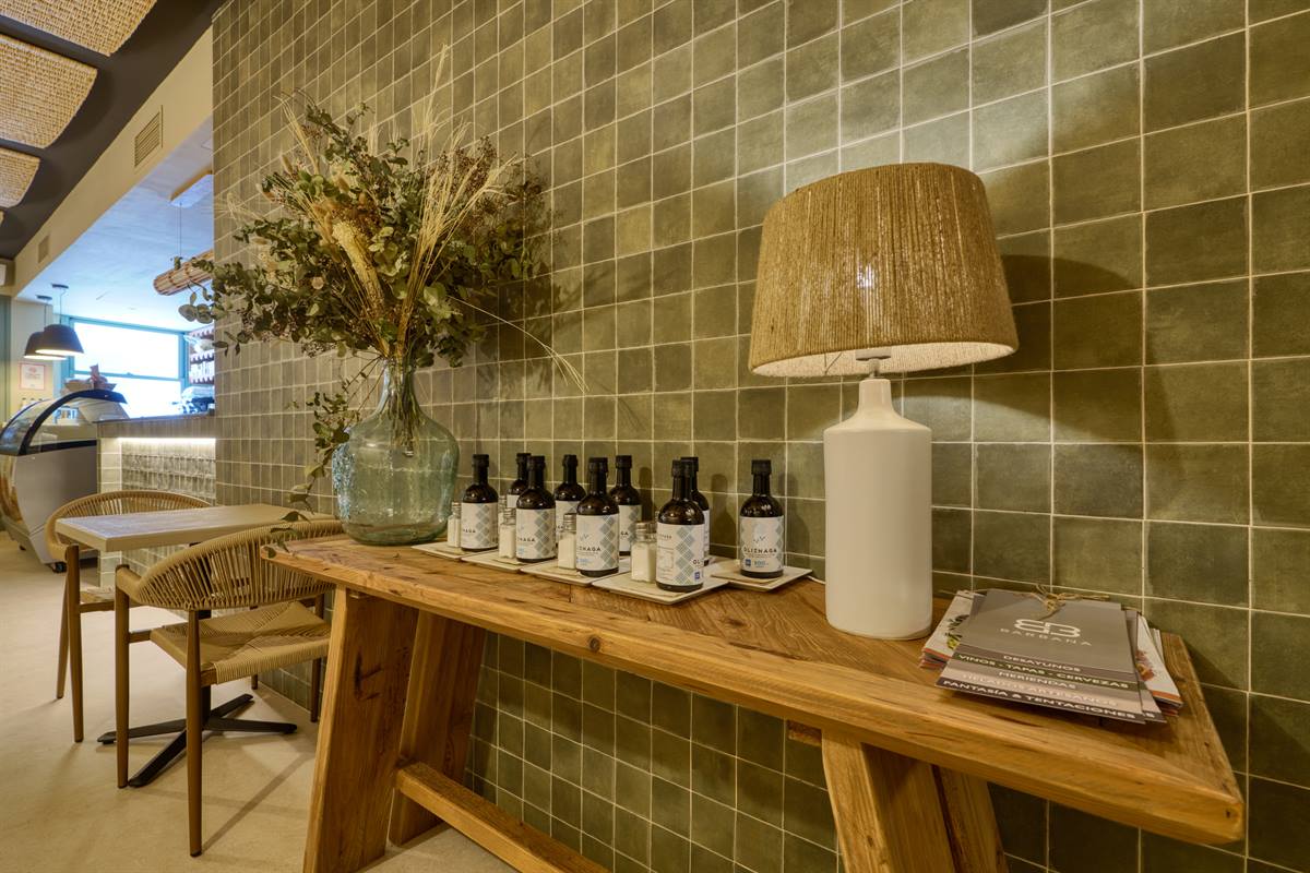 Cafétéria méditerranéenne dans la Sierra de Malaga | MisterWils, furniture for free souls, projet d'architecture d'intérieur, design 3