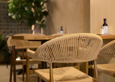 Cafétéria méditerranéenne dans la Sierra de Malaga | MisterWils, furniture for free souls, projet d'architecture d'intérieur, design 2