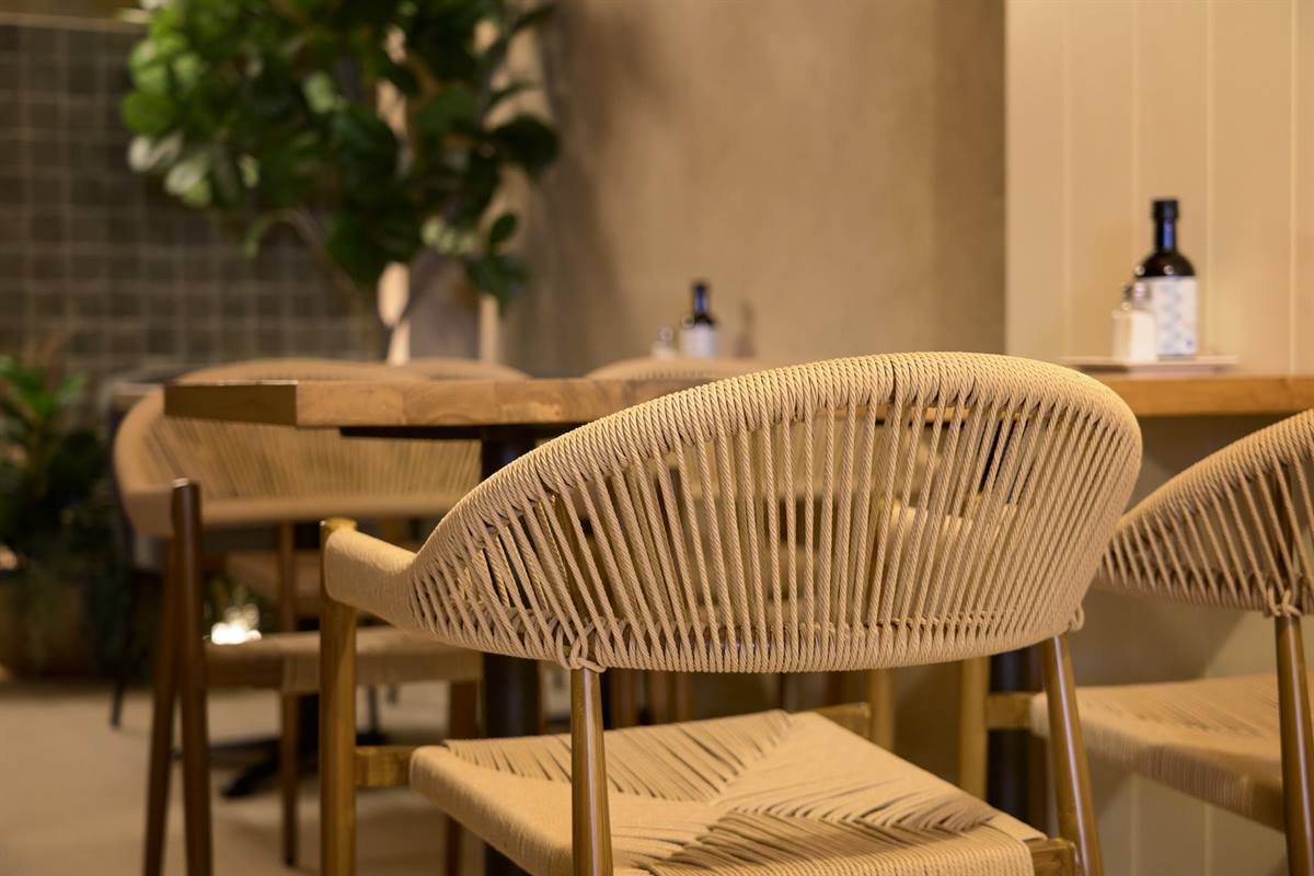 Cafétéria méditerranéenne dans la Sierra de Malaga | MisterWils, furniture for free souls, projet d'architecture d'intérieur, design 2