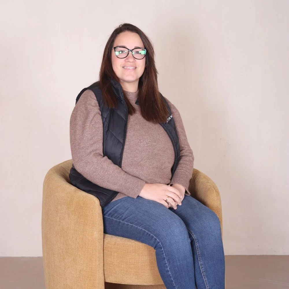 Buffets, étagères, luminaires, tables, chaises, canapés, tabourets... MisterWils. Plus de 4000m² d'exposition. 405